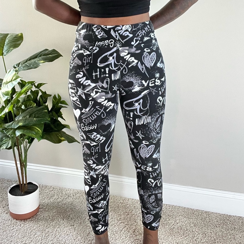 Black And White Graffiti Leggings ‼️ FINAL PRICE‼️